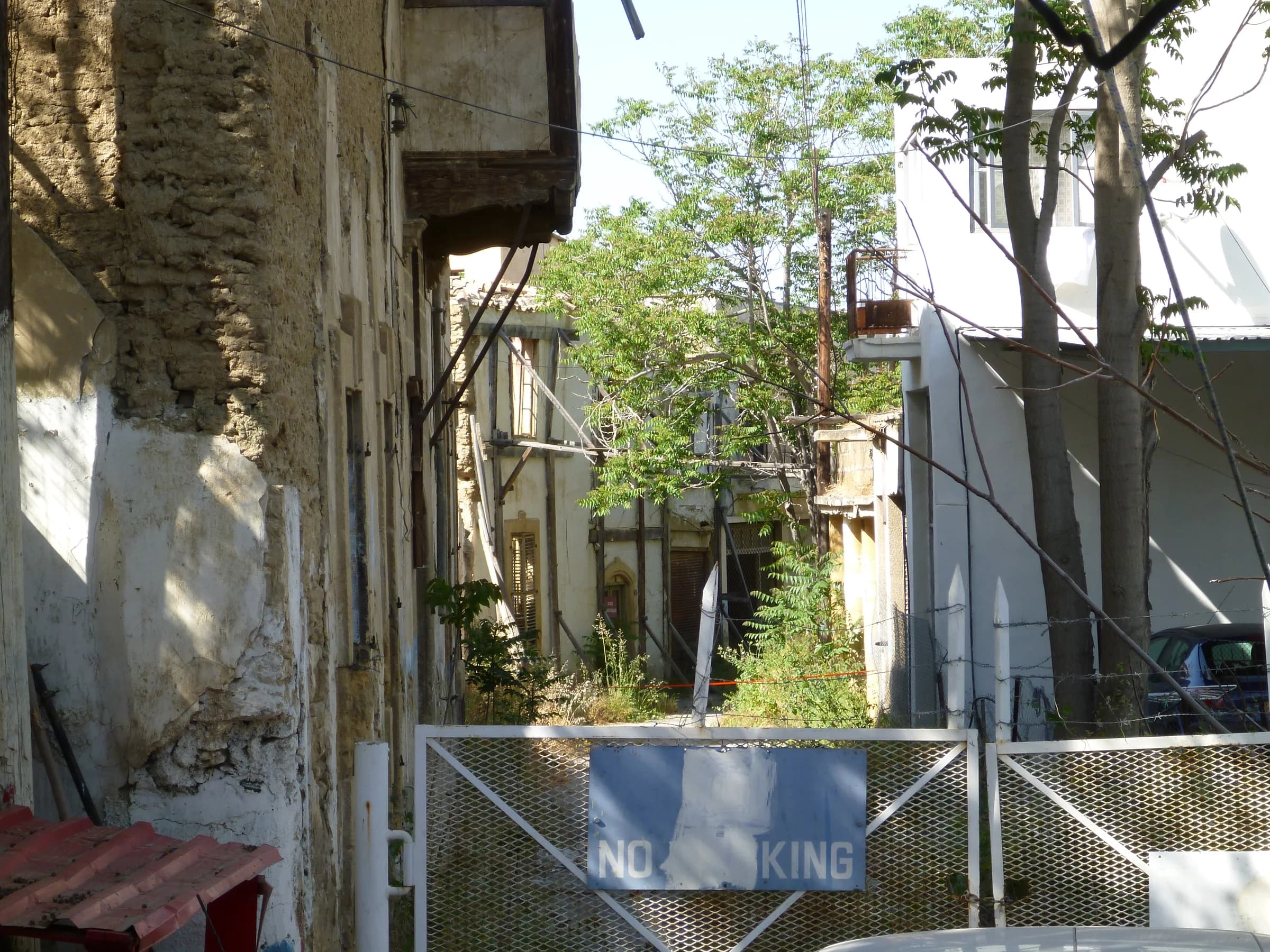 Κτίρια στη νεκρή ζώνη του ΟΗΕ στη Λευκωσία