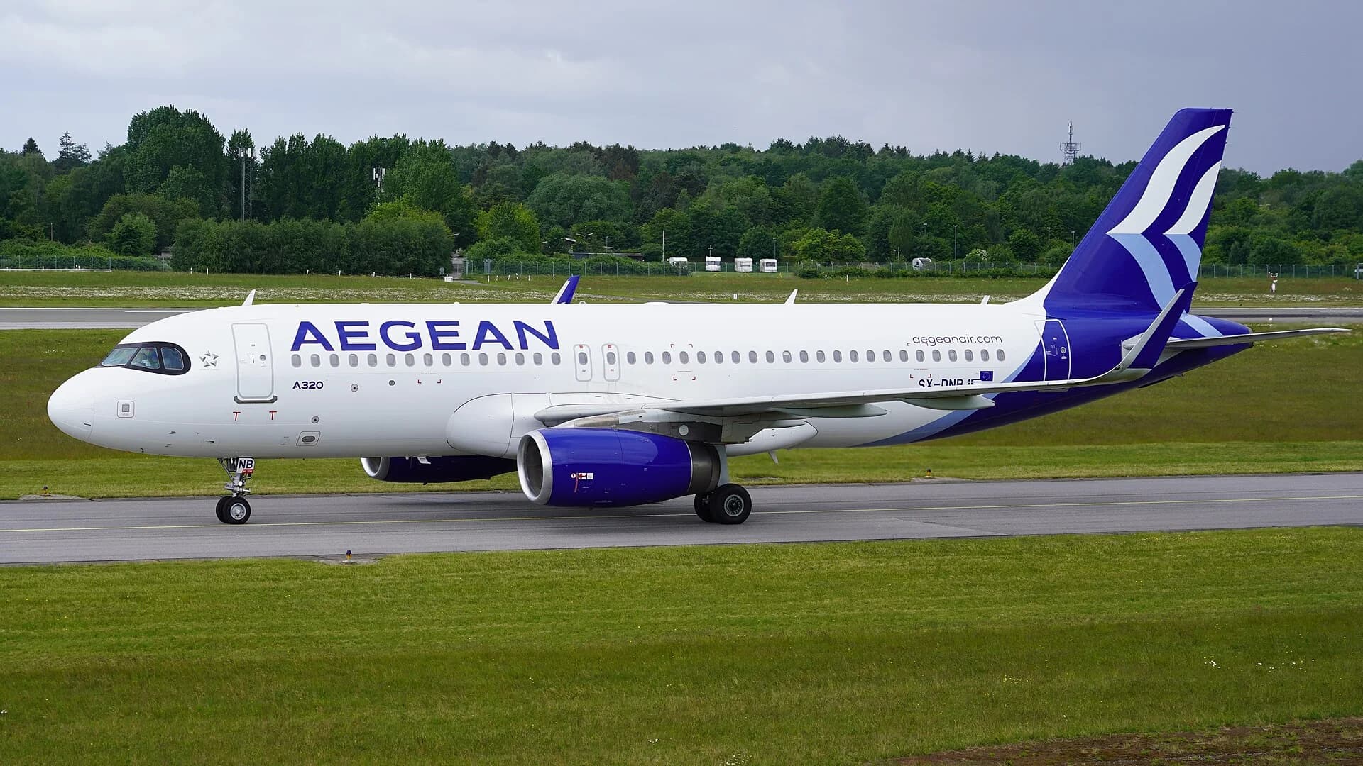 Airbus A320 της Aegean Airlines με νηολόγιο SX-DNB στο αεροδρόμιο του Αμβούργου
