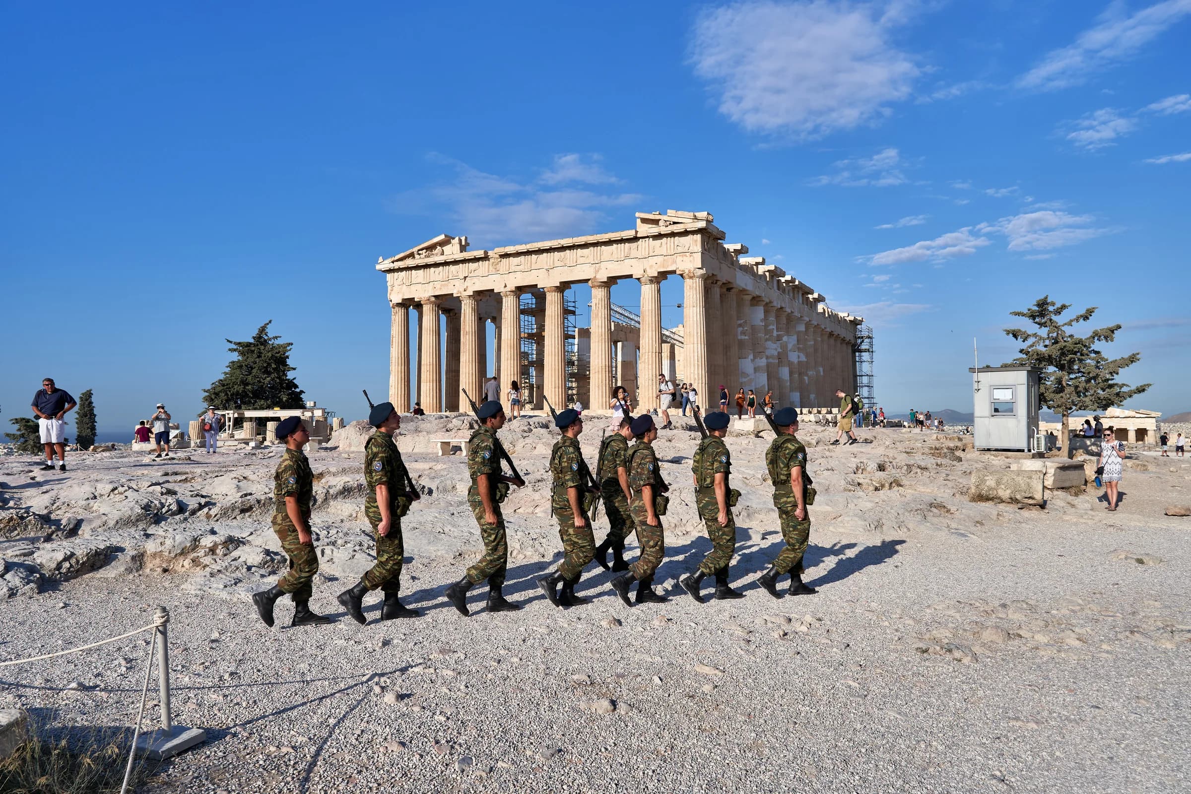 Έλληνες στρατιώτες στην Ακρόπολη της Αθήνας